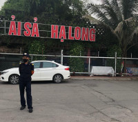 Ven hồ Tây chỉ còn dáng bóng những người làm nhiệm vụ ứng trực