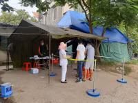 Nhân dân 'canh nóng, cơm dẻo' mang đến chốt trực phòng chống Covid cửa ngõ Thủ đô