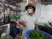 Nhân dân 'canh nóng, cơm dẻo' mang đến chốt trực phòng chống Covid cửa ngõ Thủ đô