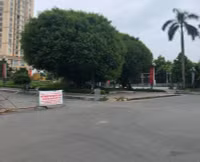 Ven hồ Tây chỉ còn dáng bóng những người làm nhiệm vụ ứng trực