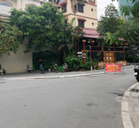 Ven hồ Tây chỉ còn dáng bóng những người làm nhiệm vụ ứng trực