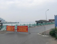 Ven hồ Tây chỉ còn dáng bóng những người làm nhiệm vụ ứng trực