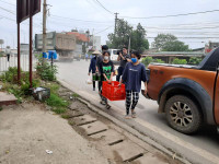 Nhân dân 'canh nóng, cơm dẻo' mang đến chốt trực phòng chống Covid cửa ngõ Thủ đô