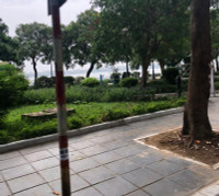 Ven hồ Tây chỉ còn dáng bóng những người làm nhiệm vụ ứng trực