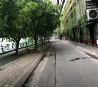 Ven hồ Tây chỉ còn dáng bóng những người làm nhiệm vụ ứng trực