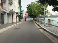 Ven hồ Tây chỉ còn dáng bóng những người làm nhiệm vụ ứng trực