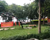 Ven hồ Tây chỉ còn dáng bóng những người làm nhiệm vụ ứng trực