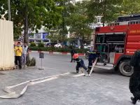 Công an quận Nam Từ Liêm huy động lực lượng thực tập phương án chữa cháy, cứu nạn tại nhà cao tầng