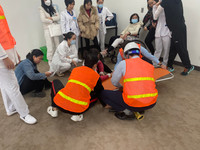  Điều xe thang đến xử lý sự cố cháy giả định tại Bệnh biện Việt - Pháp