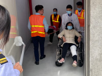  Điều xe thang đến xử lý sự cố cháy giả định tại Bệnh biện Việt - Pháp