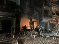 Những hình ảnh xúc động về người lính cứu hỏa cứu người tại đám cháy có nhiều bình khí gas ở Đan Phượng