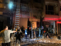 Những hình ảnh xúc động về người lính cứu hỏa cứu người tại đám cháy có nhiều bình khí gas ở Đan Phượng