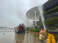 Xe thang chuyên dụng cứu người tại Trung tâm thương mại Aeon Mall Long Biên ở tình huống giả định