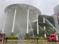 Xe thang chuyên dụng cứu người tại Trung tâm thương mại Aeon Mall Long Biên ở tình huống giả định