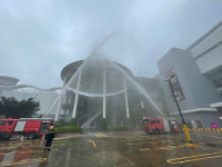 Xe thang chuyên dụng cứu người tại Trung tâm thương mại Aeon Mall Long Biên ở tình huống giả định