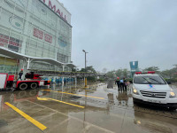 Xe thang chuyên dụng cứu người tại Trung tâm thương mại Aeon Mall Long Biên ở tình huống giả định