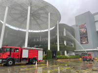 Xe thang chuyên dụng cứu người tại Trung tâm thương mại Aeon Mall Long Biên ở tình huống giả định