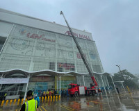 Xe thang chuyên dụng cứu người tại Trung tâm thương mại Aeon Mall Long Biên ở tình huống giả định