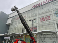 Xe thang chuyên dụng cứu người tại Trung tâm thương mại Aeon Mall Long Biên ở tình huống giả định