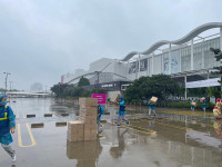 Xe thang chuyên dụng cứu người tại Trung tâm thương mại Aeon Mall Long Biên ở tình huống giả định