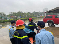 Xe thang chuyên dụng cứu người tại Trung tâm thương mại Aeon Mall Long Biên ở tình huống giả định