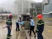 Xe thang chuyên dụng cứu người tại Trung tâm thương mại Aeon Mall Long Biên ở tình huống giả định