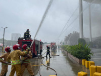 Xe thang chuyên dụng cứu người tại Trung tâm thương mại Aeon Mall Long Biên ở tình huống giả định