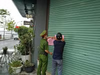 Những hình ảnh trước khi thực hiện quy định 'hàng ăn chỉ bán mang về', gội đầu, cắt tóc ngừng hoạt động