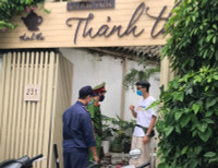 Những hình ảnh trước khi thực hiện quy định 'hàng ăn chỉ bán mang về', gội đầu, cắt tóc ngừng hoạt động