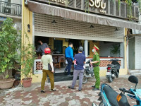 Những hình ảnh trước khi thực hiện quy định 'hàng ăn chỉ bán mang về', gội đầu, cắt tóc ngừng hoạt động