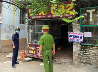 Những hình ảnh trước khi thực hiện quy định 'hàng ăn chỉ bán mang về', gội đầu, cắt tóc ngừng hoạt động