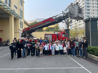 Thầy cô và trò trường Tiểu học Tứ Liên được trải nghiệm các kỹ năng PCCC và CNCH