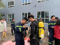 Hơn 200 cư dân trải nghiệm thực hành chữa cháy, cứu nạn, cứu hộ 
