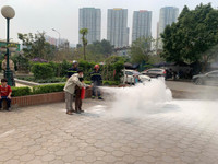 Hơn 200 cư dân trải nghiệm thực hành chữa cháy, cứu nạn, cứu hộ 