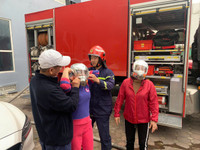 Hơn 200 cư dân trải nghiệm thực hành chữa cháy, cứu nạn, cứu hộ 