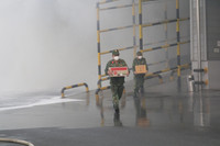 Lửa khói bao trùm khu Công nghiệp Phú Nghĩa, trong tình huống diễn tập tìm kiếm cứu nạn