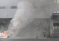 Lửa khói bao trùm khu Công nghiệp Phú Nghĩa, trong tình huống diễn tập tìm kiếm cứu nạn