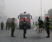 Lửa khói bao trùm khu Công nghiệp Phú Nghĩa, trong tình huống diễn tập tìm kiếm cứu nạn