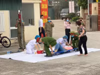 Phối hợp, xử lý tình huống cháy giả định phức tạp