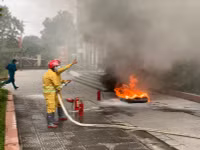 Phối hợp, xử lý tình huống cháy giả định phức tạp