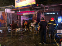 Lực lượng Công an trắng đêm cứu hộ tài sản giúp dân trong vụ cháy ki ốt