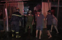 Lực lượng Công an trắng đêm cứu hộ tài sản giúp dân trong vụ cháy ki ốt