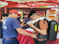 Trải nghiệm, thực hành chữa cháy, cứu nạn tại triển lãm “Công an nhân dân - 80 năm vì An ninh Tổ quốc, vì hạnh phúc nhân dân”