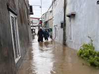 Công an phường Kiến Hưng kịp thời hỗ trợ người dân bị ảnh hưởng do hoàn lưu bão số 5 