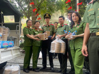 Nữ chiến sỹ Công an phường Phú Thượng tham gia bảo đảm ANTT sự kiện A80 