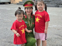 Nữ chiến sỹ Công an phường Phú Thượng tham gia bảo đảm ANTT sự kiện A80 