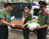 Nữ chiến sỹ Công an phường Phú Thượng tham gia bảo đảm ANTT sự kiện A80 