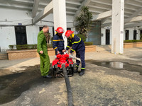 Hình ảnh toàn cảnh sẵn sàng đảm bảo an toàn phòng cháy tại trận địa bắn pháo hoa thời khắc giao thừa