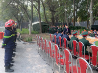 Hình ảnh toàn cảnh sẵn sàng đảm bảo an toàn phòng cháy tại trận địa bắn pháo hoa thời khắc giao thừa