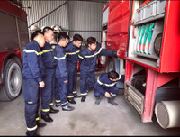 Hình ảnh toàn cảnh sẵn sàng đảm bảo an toàn phòng cháy tại trận địa bắn pháo hoa thời khắc giao thừa